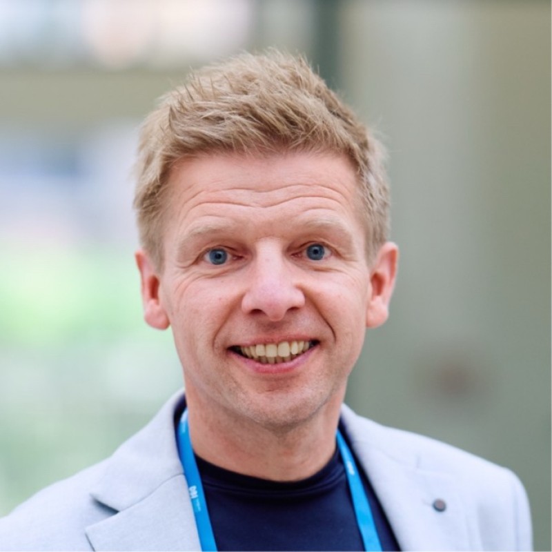 Profielfoto van Marteyn Roes in een lichtgrijs colbert